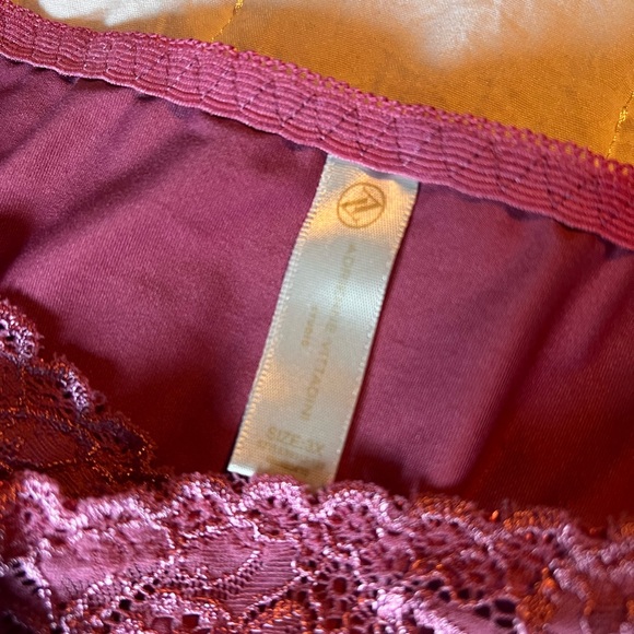 Pretty pink lace cheeky panties - Picture 2 of 3